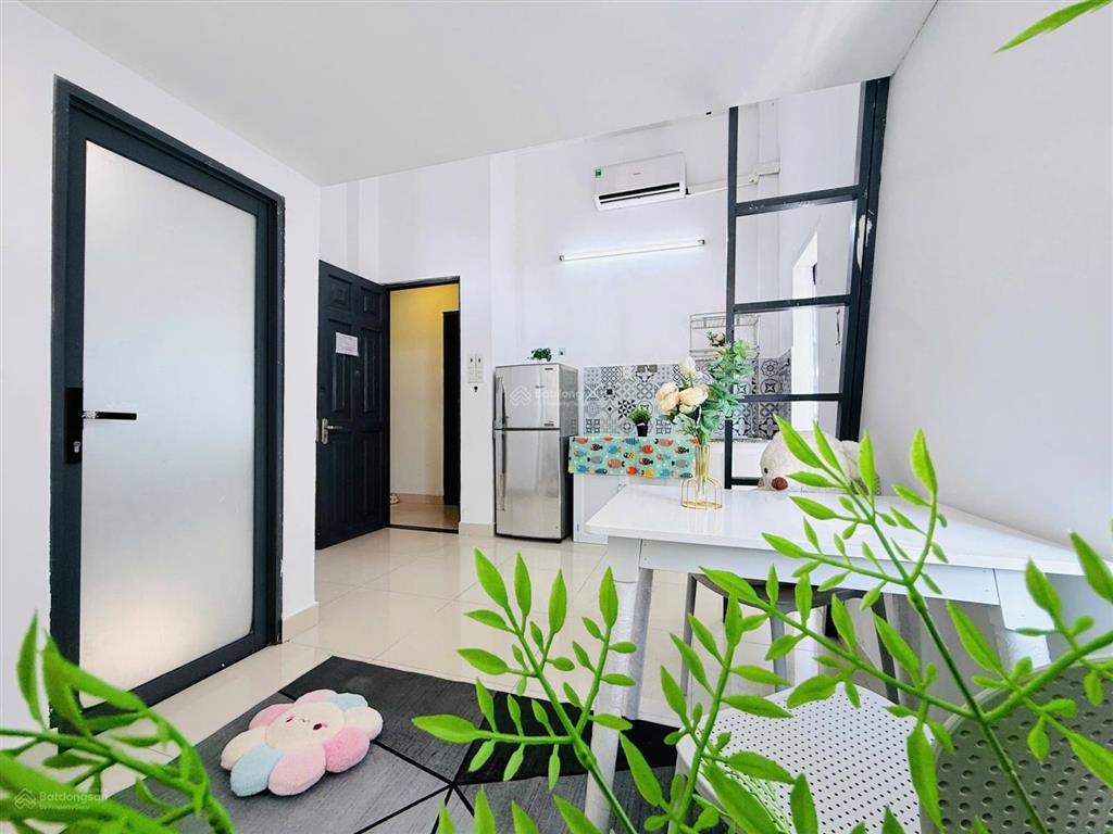 Cho thuê phòng trọ có gác cao 1m8  full nội thất bancol gần luỹ bán bích  vườn lài  thang máy