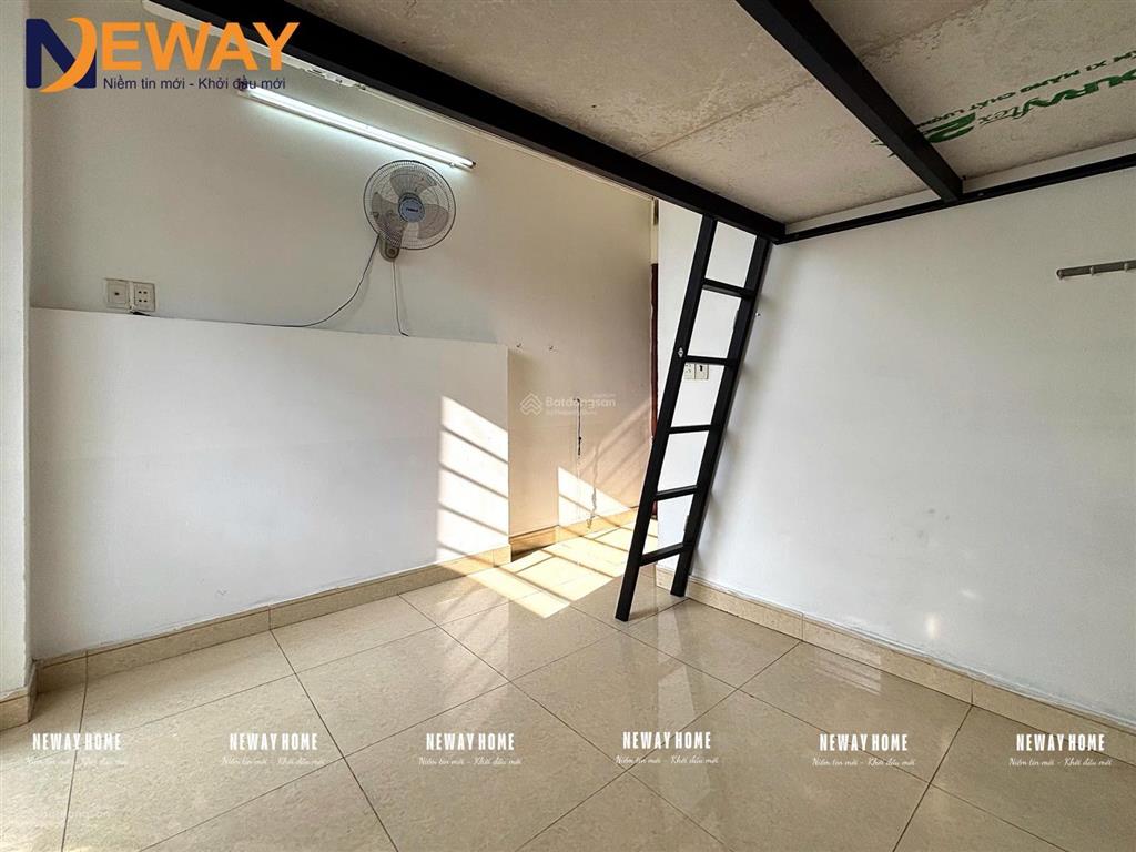 Cho thuê phòng giá hssv  gần đh công thương, aeon tân phú  ban công thoáng, máy giặt chung
