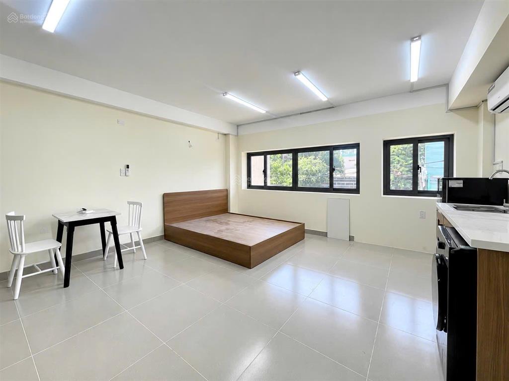 Cho thuê căn studio rộng rãi full nội thất cửa sổ trời  gần đh công thương và aeon tân phú