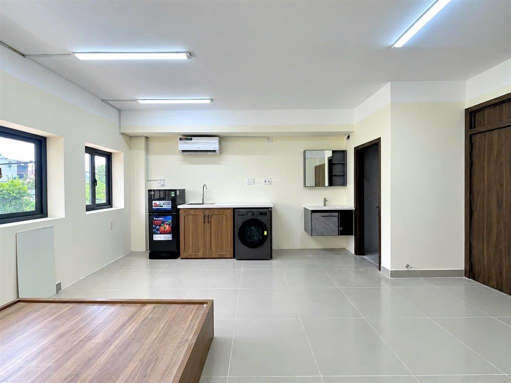 Cho thuê căn studio rộng rãi full nội thất cửa sổ trời  gần đh công thương và aeon tân phú