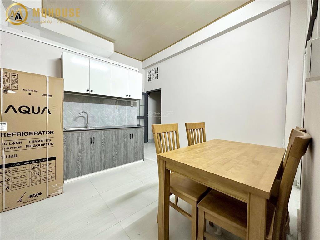 Cho thuê căn hộ 2 phòng ngủ, 1 nhà vệ sinh, ban công thoáng mát, full nội thất