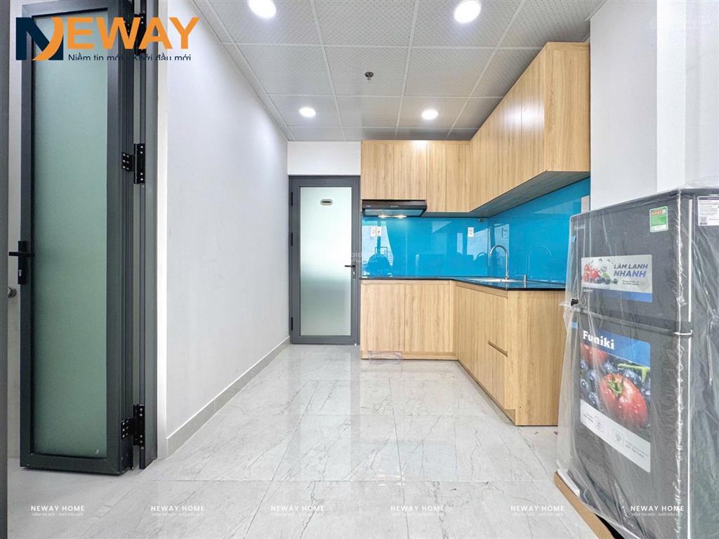 Studio ban công rộng full nội thất, nhà mới xây  gần lạc long quân  lý thường kiệt
