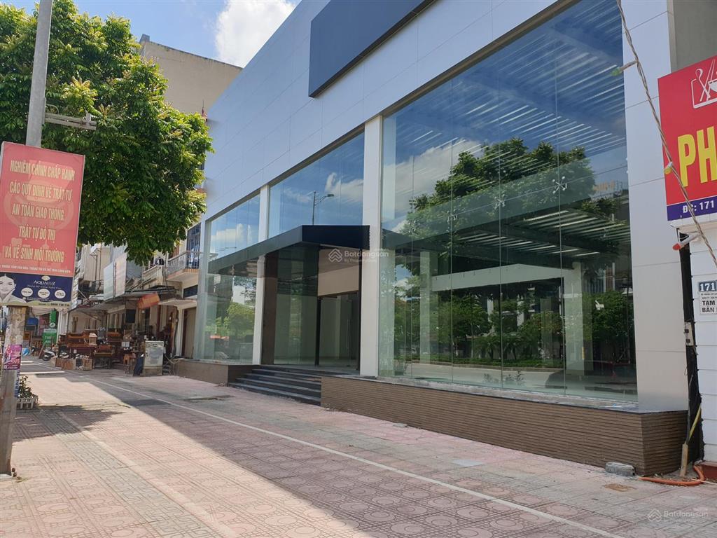 Chính chủ nhờ bán lại nhà mặt phố chính ngô gia tự  long biên, làm showroom lớn ~ 3000m2, 460 tỷ