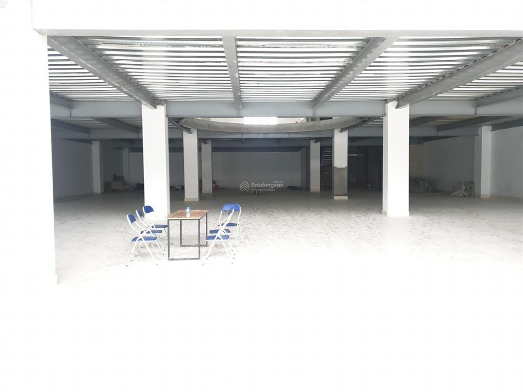Chính chủ nhờ bán lại nhà mặt phố chính ngô gia tự  long biên, làm showroom lớn ~ 3000m2, 460 tỷ