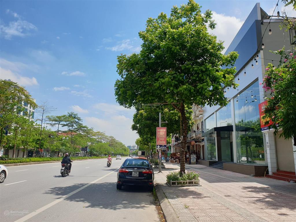 Chính chủ nhờ bán lại nhà mặt phố chính ngô gia tự  long biên, làm showroom lớn ~ 3000m2, 460 tỷ