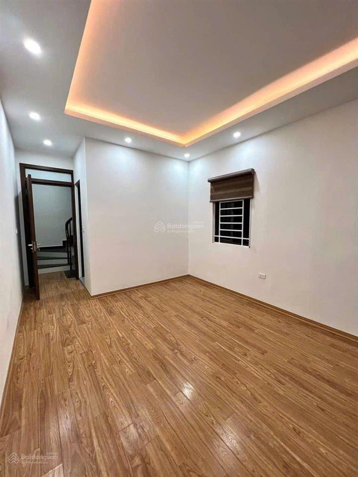 Chính chủ bán nhà phố hoàng cầu  hào nam 45m2 +5 tầng thang máy mt 3,5m thoáng sáng giá 10,5 tỷ