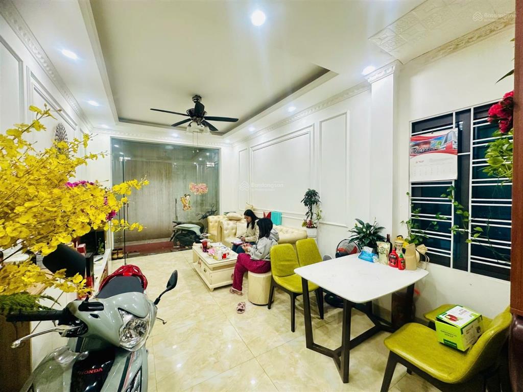 Bán gấp nhà phố tôn thất tùng trường chinh đống đa dt40m2 x 5 tầng mt 4m cách ô tô 30m 8,9 tỷ