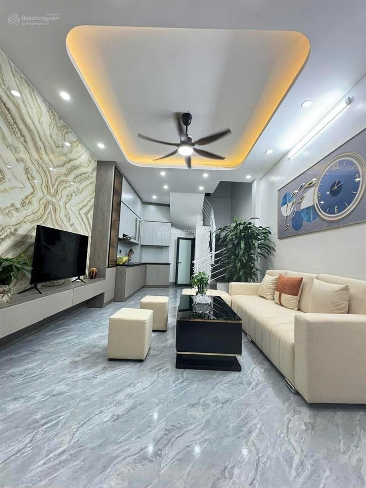 Chính chủ tôi bán gấp nhà phố hào nam 30m2 x 5 tầng mt 3,5m cách mặt phố đúng 15m ko qh giá 6,3 tỷ