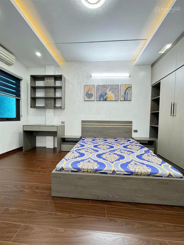 Chính chủ tôi bán gấp nhà phố hào nam 30m2 x 5 tầng mt 3,5m cách mặt phố đúng 15m ko qh giá 6,3 tỷ