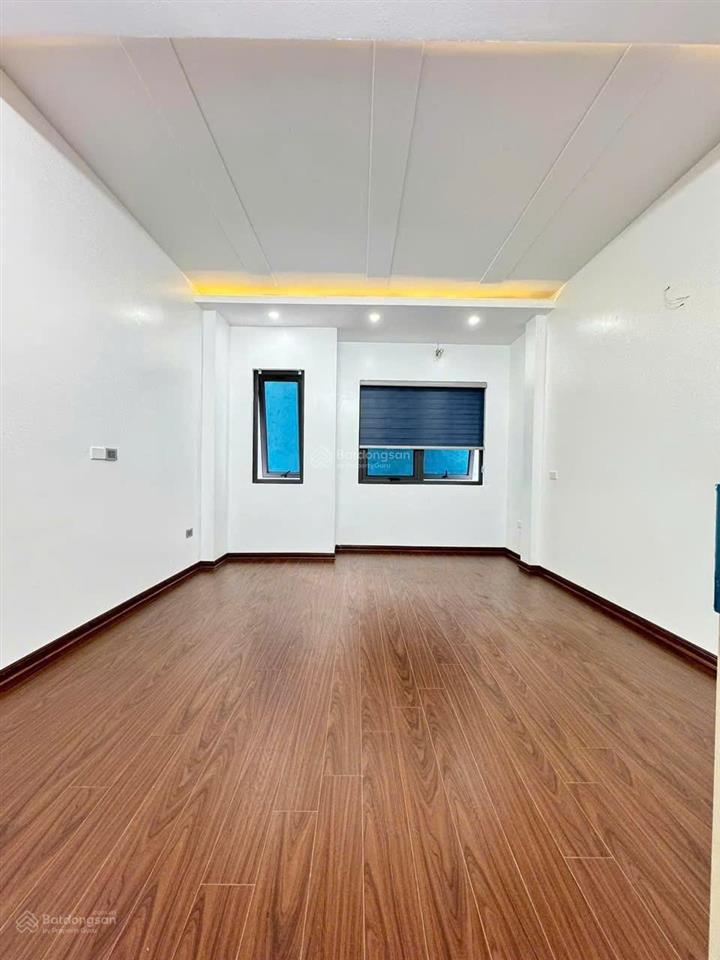 Chính chủ tôi bán gấp nhà phố hào nam 30m2 x 5 tầng mt 3,5m cách mặt phố đúng 15m ko qh giá 6,3 tỷ