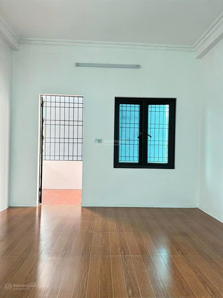Chính chủ tôi bán gấp nhà phố hào nam 30m2 x 5 tầng mt 3,5m cách mặt phố đúng 15m ko qh giá 6,3 tỷ