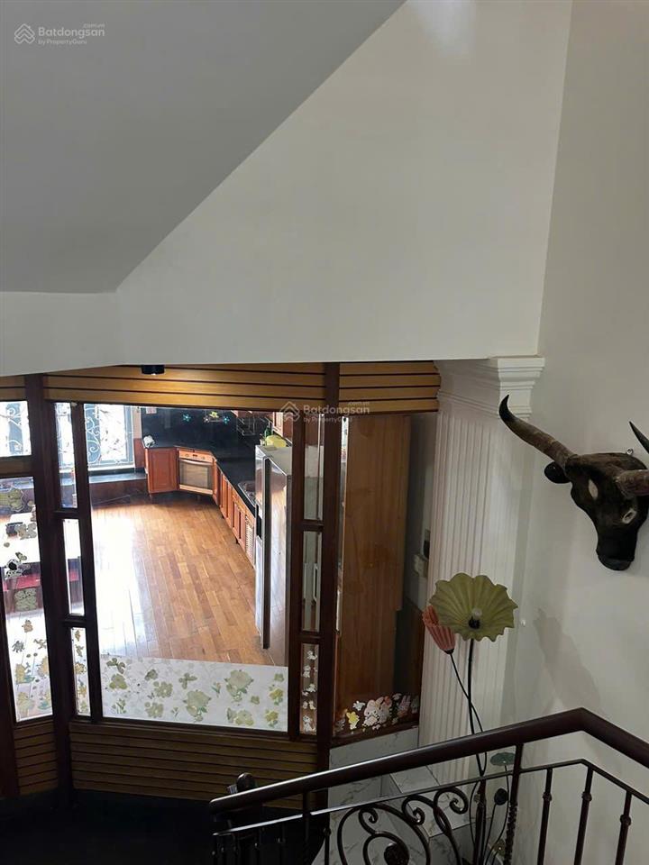 Cho thuê nhà nc 2mt 284f nguyễn trọng tuyển p10 pn dt 4,3x20 trệt 3 lầu st 5pn 6wc giá 47tr/th