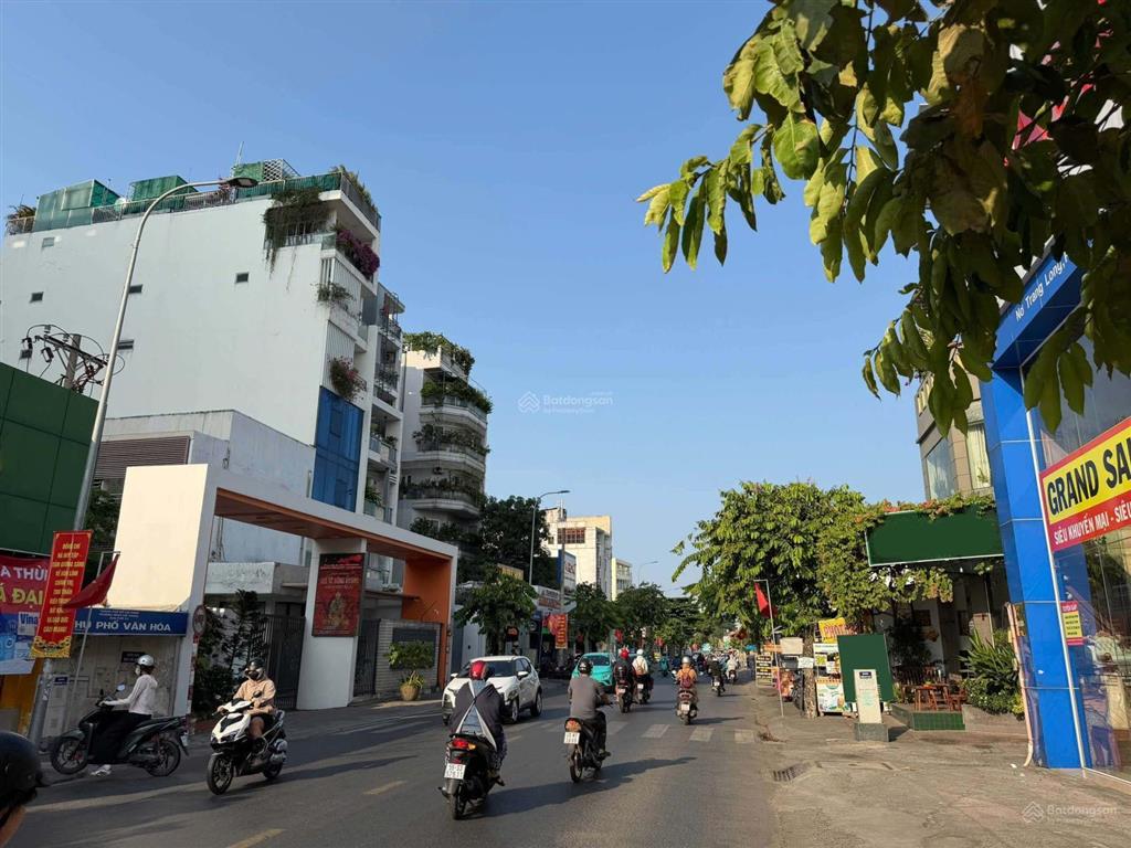 Ngộp ngân hàng bán 12,8 tỷ tl mt nguyễn bặc p2 tân bình dt  4,2x13 trệt lửng 3 lầu st 6 pn 7wc