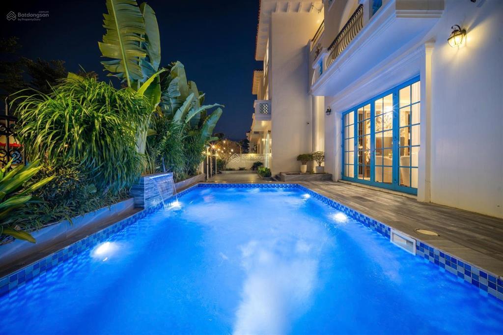 Hàng vip biệt thự đơn lập quay công viên 8 phòng ngủ, full nội thất 5 sao cho thuê 2tỷ/năm
