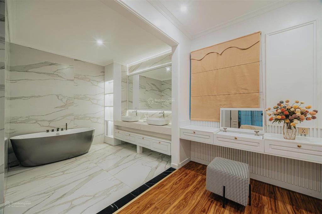 Hàng vip biệt thự đơn lập quay công viên 8 phòng ngủ, full nội thất 5 sao cho thuê 2tỷ/năm