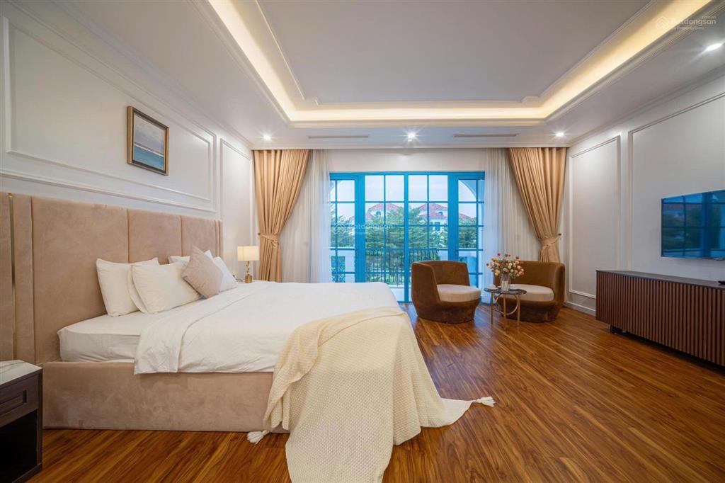Hàng vip biệt thự đơn lập quay công viên 8 phòng ngủ, full nội thất 5 sao cho thuê 2tỷ/năm
