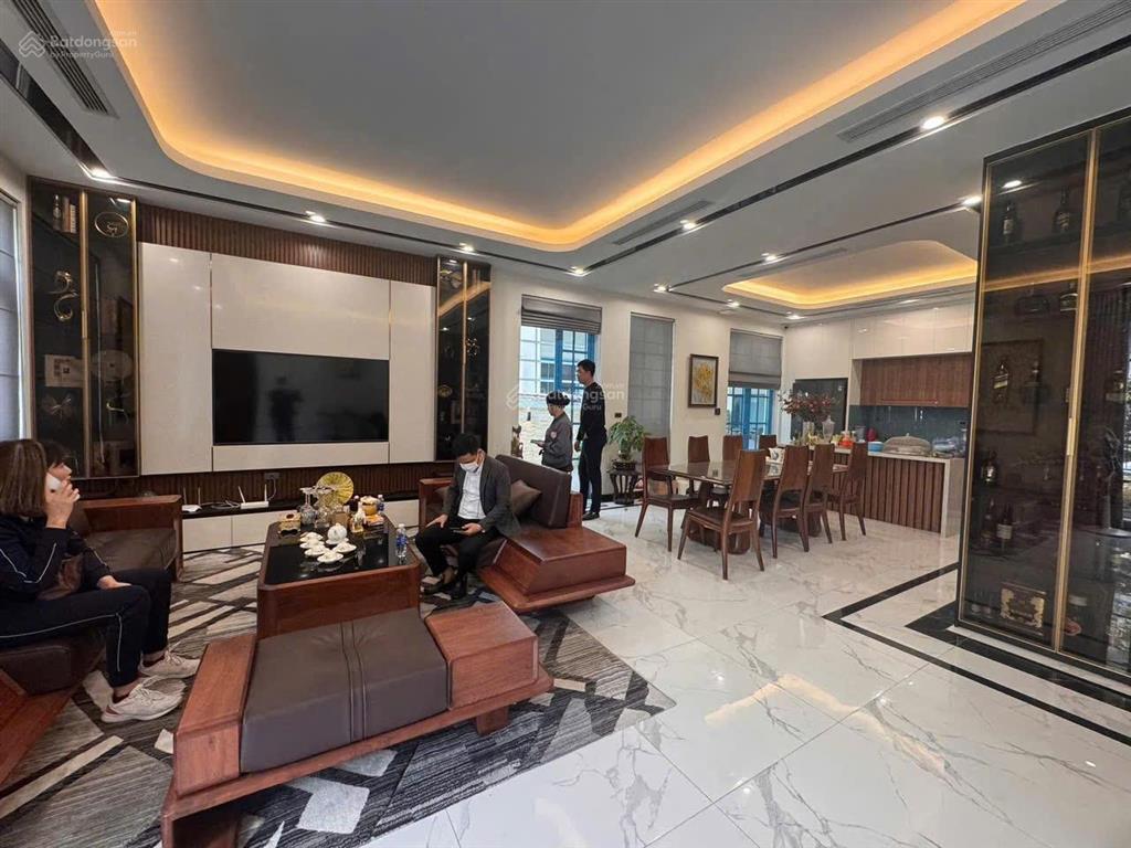 Cần bán gấp, giá cắt lỗ biệt thự biển full nội thất trung tâm bãi cháy, hạ long