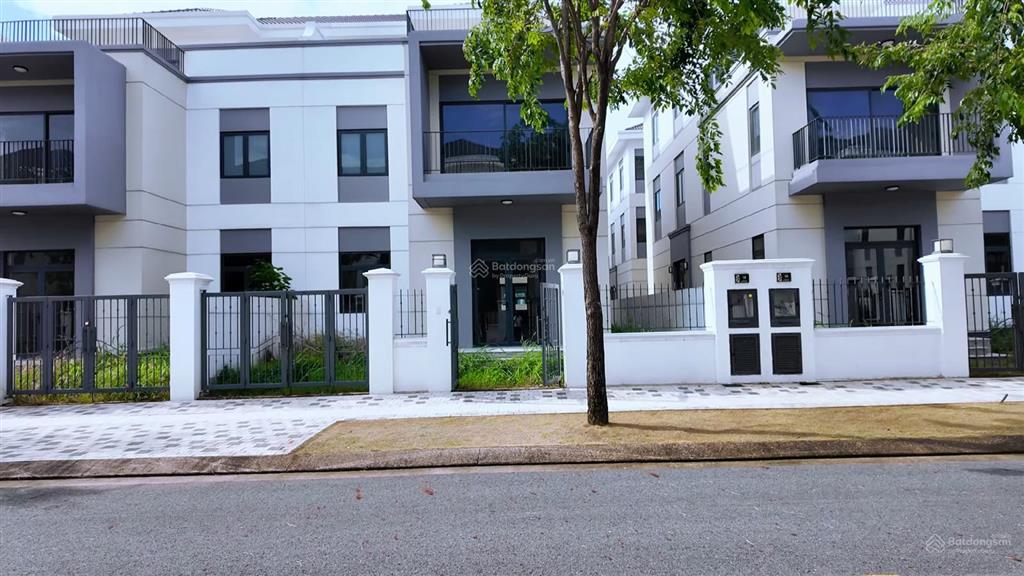 Bán nhanh biệt thự song lập 200m2,công viên công xanh,chỉ vài bước chân đến sông.giá chỉ 11.9 tỷ