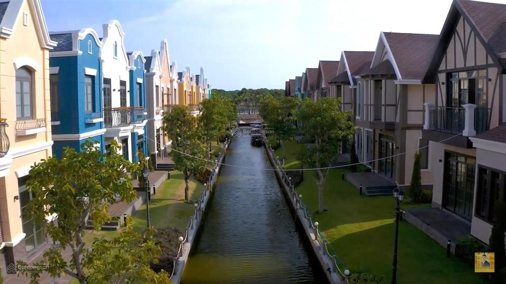 Cắt lỗ 1.5 tỷ/căn biệt thự đơn lập biển 240m2,đã nhận nhà,vài bước chân đến biển .giá chỉ 10 tỷ