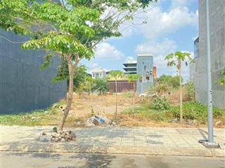 Chủ kẹt tiền bán gấp mảnh 300m2 đường hùng vương, giá 2 tỷ, đối diện sen việt phú mỹ hưng