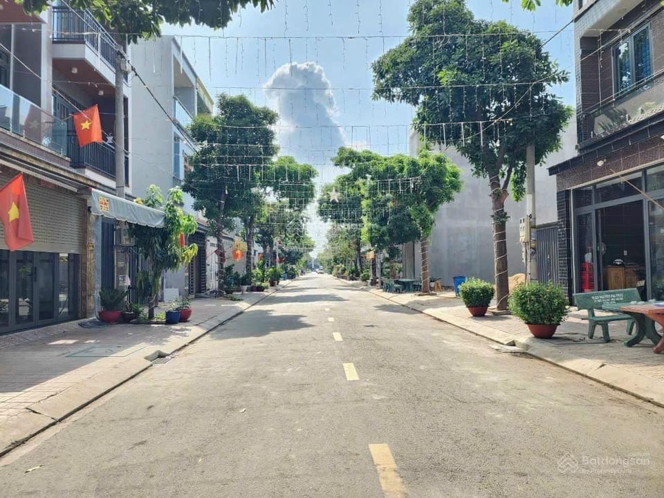 Chủ kẹt tiền bán gấp mảnh 300m2 đường hùng vương giá 3 tỷ, đối diện sen việt phú mỹ hưng
