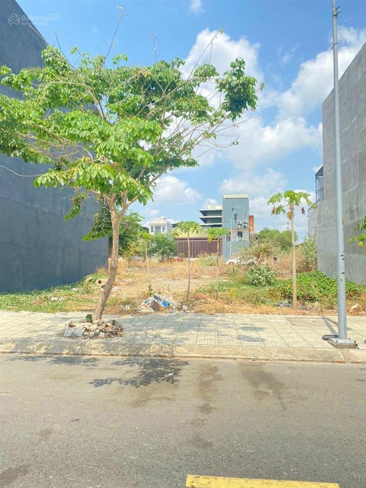 Chủ kẹt tiền bán gấp mảnh 300m2 đường hùng vương giá 3 tỷ, đối diện sen việt phú mỹ hưng