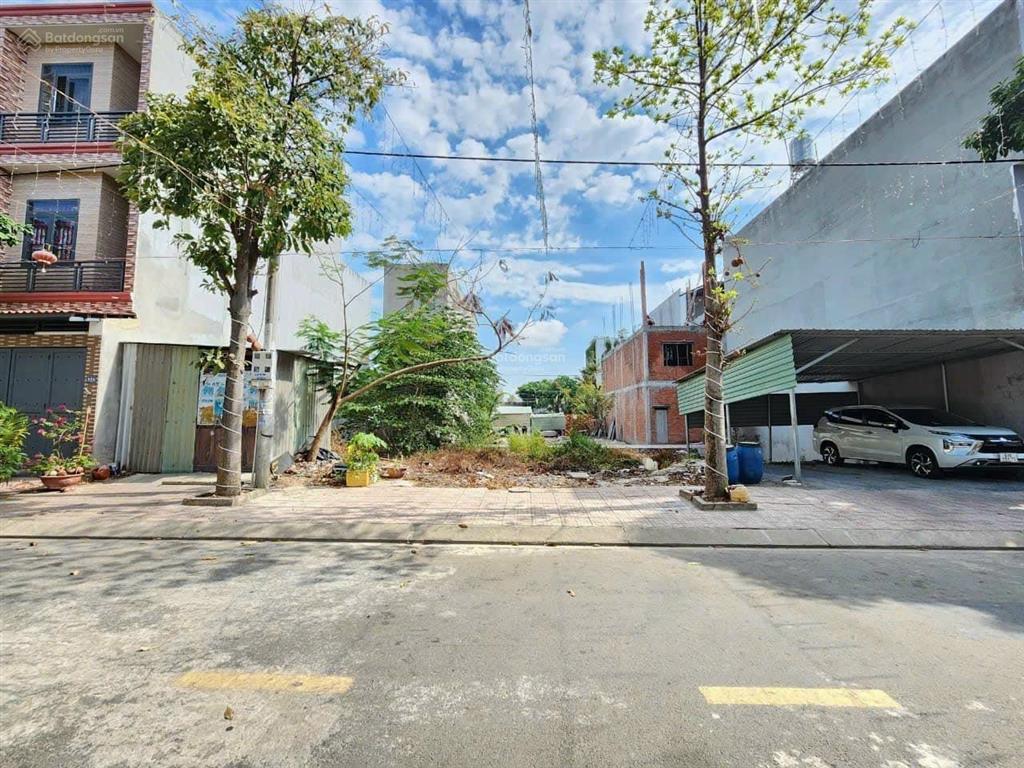 Chủ kẹt tiền bán gấp mảnh 300m2 đường hùng vương giá 3 tỷ, đối diện sen việt phú mỹ hưng