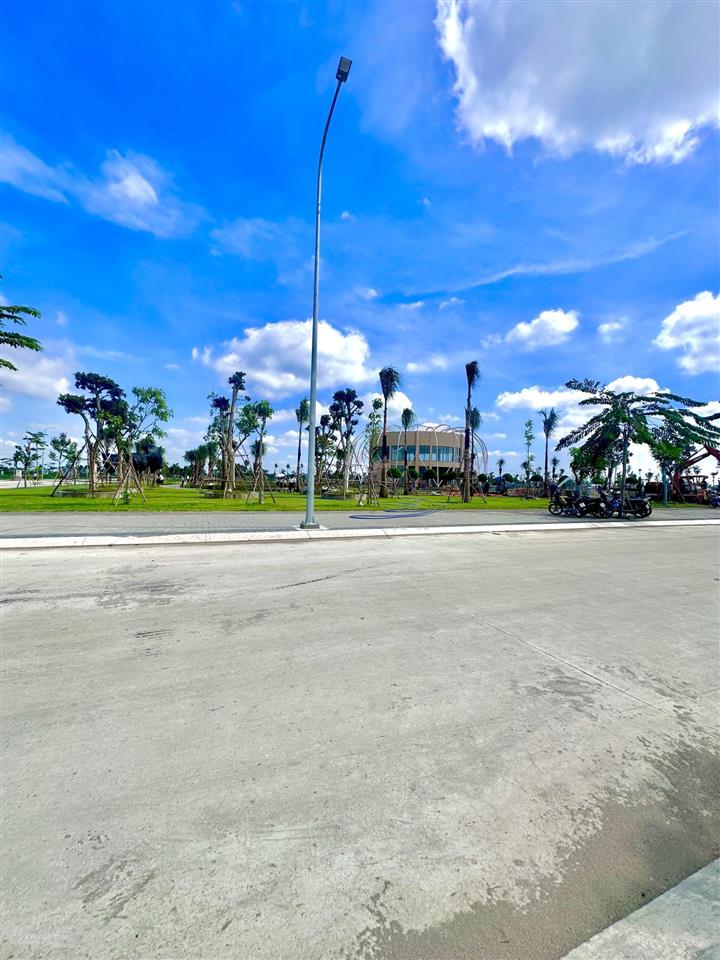 Bán gấp lô đất đẹp 93,6m2 đối diện công viên giá 3tỷ270 ngay đại lộ võ văn kiệt nối dài