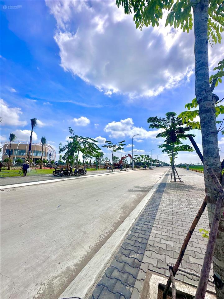 Bán gấp lô đất đẹp 93,6m2 đối diện công viên giá 3tỷ270 ngay đại lộ võ văn kiệt nối dài