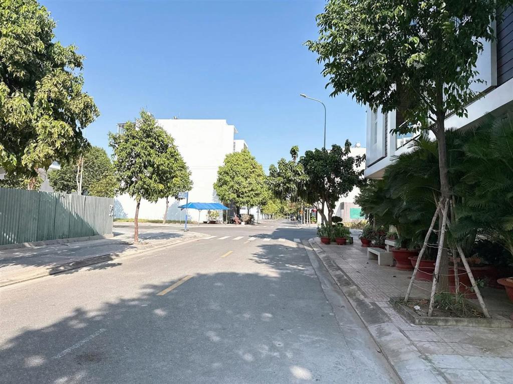 Chủ ngộp bank bán lô 90m2 ngay trung tâm thương mại aeon giá 2tỷ350, đường đặng văn trơn