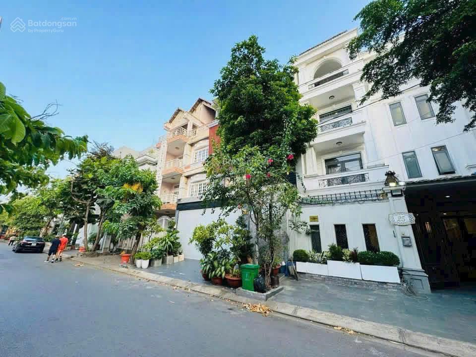 Bán biệt thự kdc tấn trường q.7, 8x18.5m2, trệt+ 3 lầu giá 25 tỷ, sổ hồng riêng,  0901 424 ***