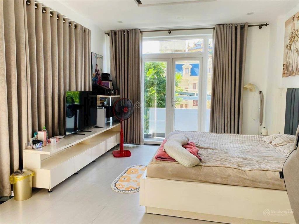 Bán nhanh biệt thự sadeco ven sông quận 7, 7x18m, sổ hồng riêng, giá 23 tỷ,  0901 424 *** sơn