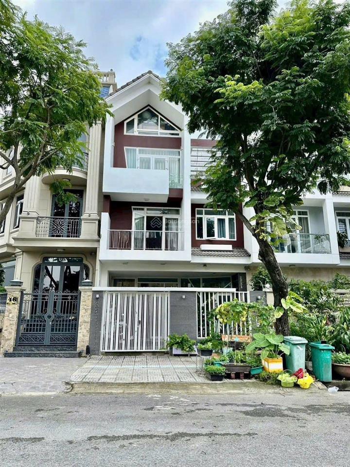 Bán nhanh biệt thự sadeco ven sông quận 7, 7x18m, sổ hồng riêng, giá 23 tỷ,  0901 424 *** sơn