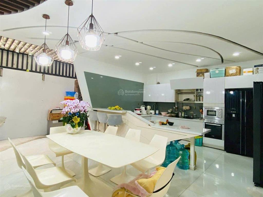 Bán nhanh biệt thự sadeco ven sông quận 7, 7x18m, sổ hồng riêng, giá 23 tỷ,  0901 424 *** sơn