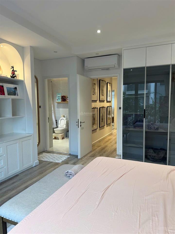 Bán biệt thự nine south nhà bè, trệt + 2 lầu  4pn 4wc, 260m2, giá 21 tỷ,  0901 424 *** mr. sơn