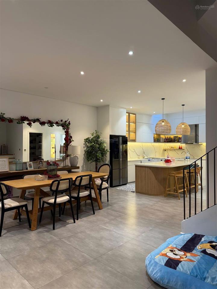Bán biệt thự nine south nhà bè, trệt + 2 lầu  4pn 4wc, 260m2, giá 21 tỷ,  0901 424 *** mr. sơn