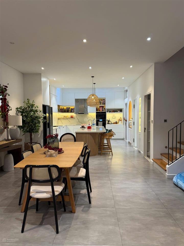 Bán biệt thự nine south nhà bè, trệt + 2 lầu  4pn 4wc, 260m2, giá 21 tỷ,  0901 424 *** mr. sơn