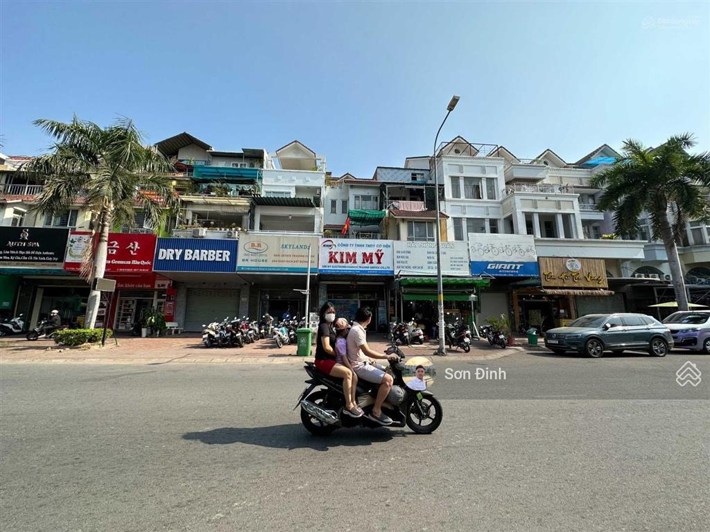 Chính chủ cần bán gấp căn nhà mặt tiền trần trọng cung quận 7  5x25m giá 28,5 tỷ dt sàn 550m2
