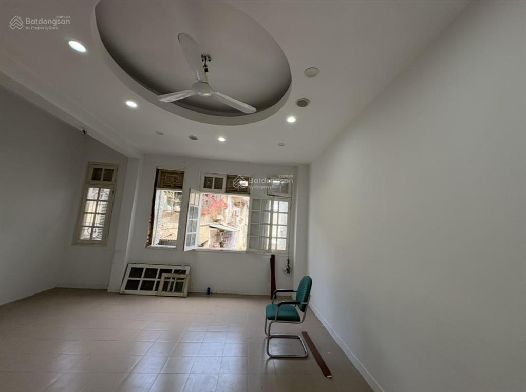 Cho thuê văn phòng ngọc khánh 4 triệu, phòng đẹp, thoáng, có chỗ để xe ô tô, gần đài truyền hình vn