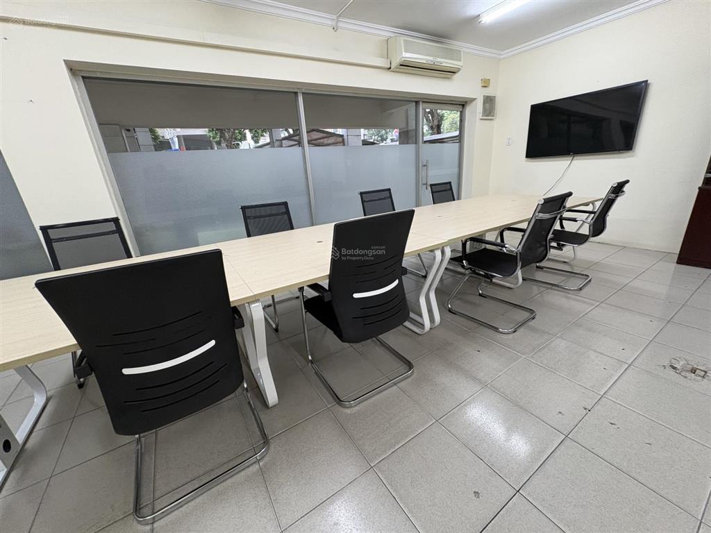 Cho thuê văn phòng giá rẻ 9 triệu, 58m2 phố ngọc khánh, có chỗ để xe ô tô gần đài truyền hình vn