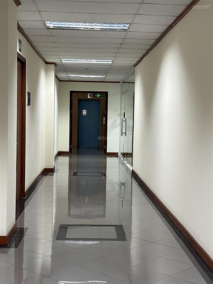 Cho thuê văn phòng tại trần hưng đạo, 180m2 có thể chia nhỏ, mặt tiền 6m siêu hot
