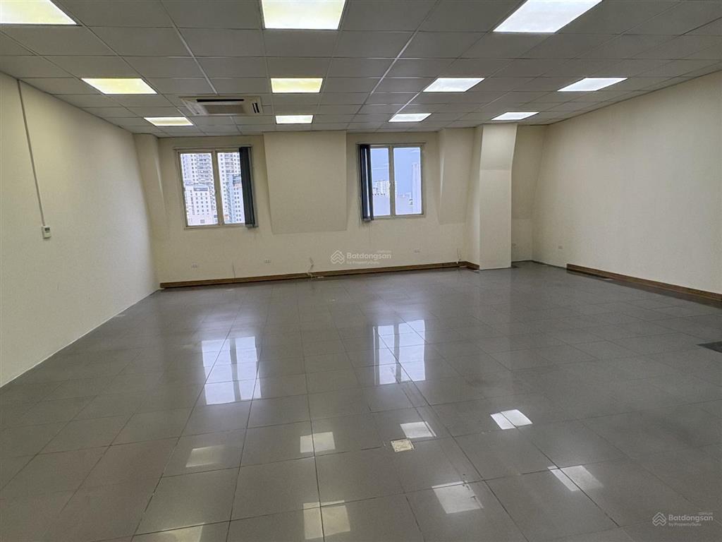 Cho thuê văn phòng tại trần hưng đạo, 180m2 có thể chia nhỏ, mặt tiền 6m siêu hot