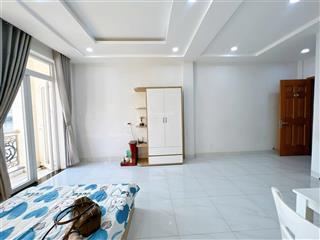 Cho thuê căn hộ studio ban công  cửa sổ rộng 50m2. nằm ngay phan xích long , đi đâu cũng tiện