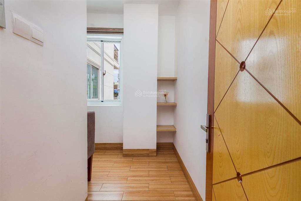 Khai trương studio tách bếp ban công 40m2. máy giặt riêng, thang máy hầm xe. ngay chân cầu qua q1
