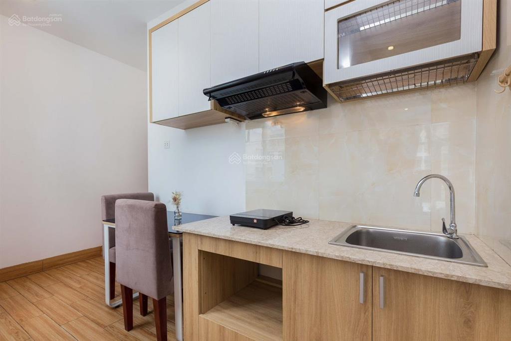 Khai trương studio tách bếp ban công 40m2. máy giặt riêng, thang máy hầm xe. ngay chân cầu qua q1