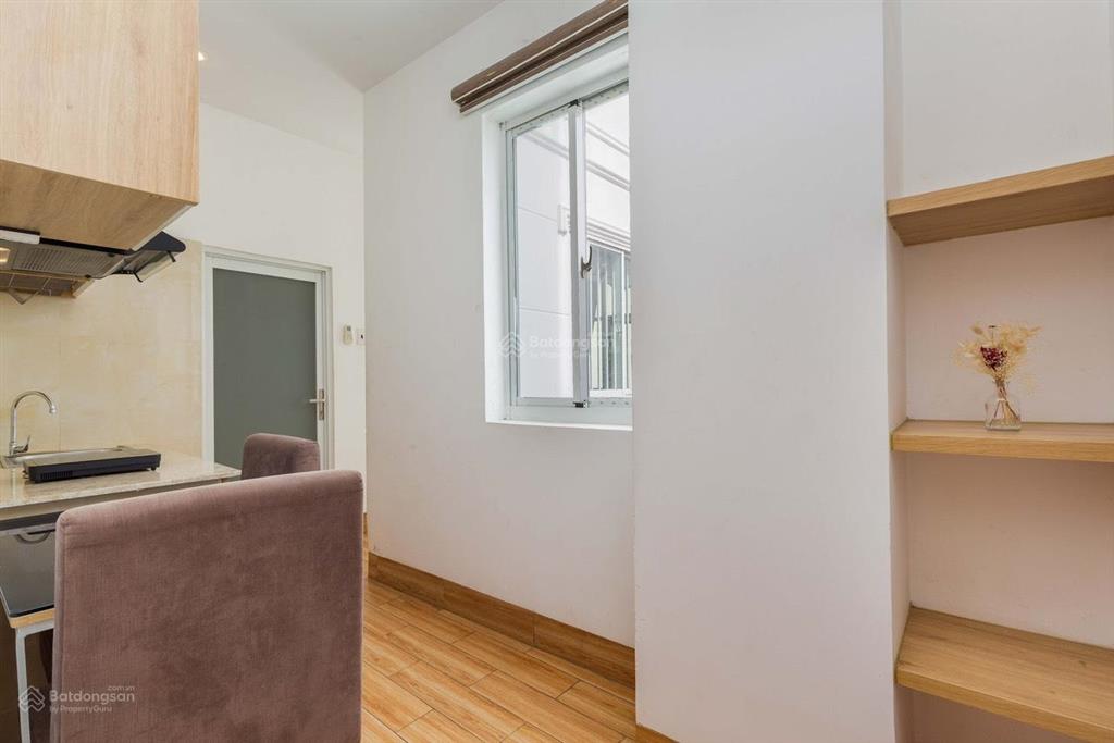 Khai trương studio tách bếp ban công 40m2. máy giặt riêng, thang máy hầm xe. ngay chân cầu qua q1