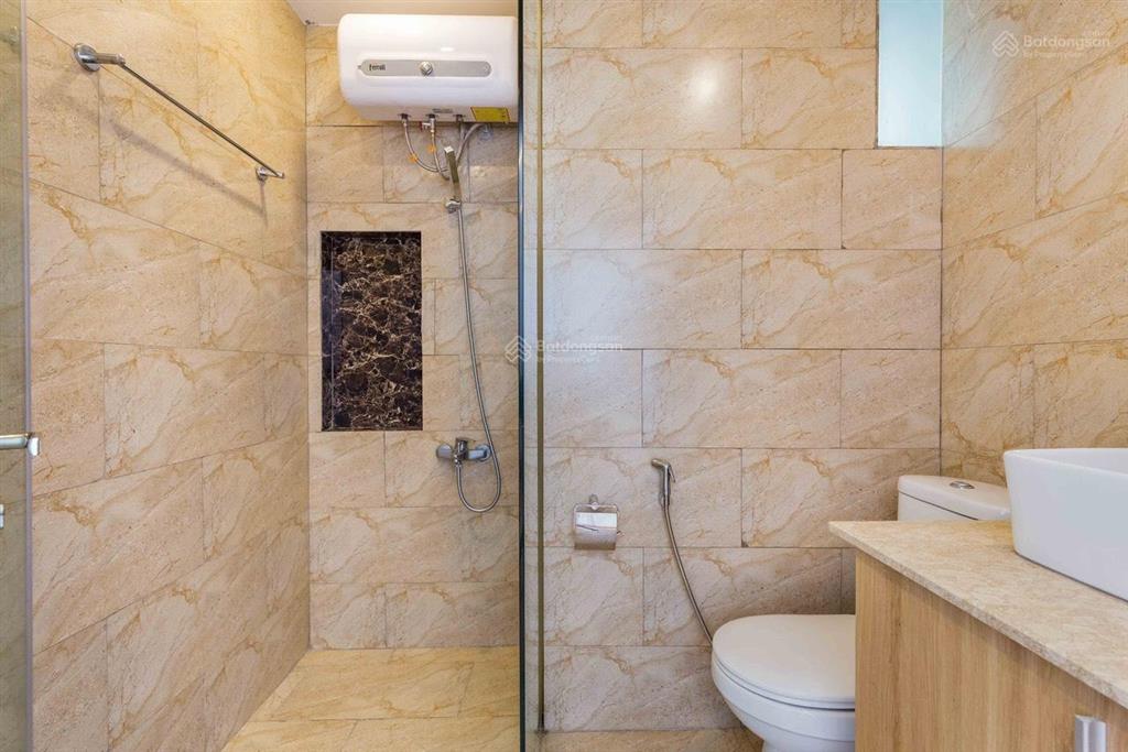 Khai trương studio tách bếp ban công 40m2. máy giặt riêng, thang máy hầm xe. ngay chân cầu qua q1