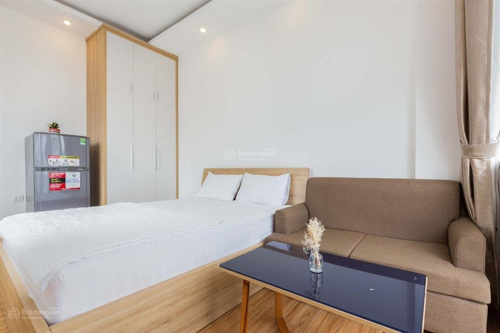 Khai trương studio tách bếp ban công 40m2. máy giặt riêng, thang máy hầm xe. ngay chân cầu qua q1