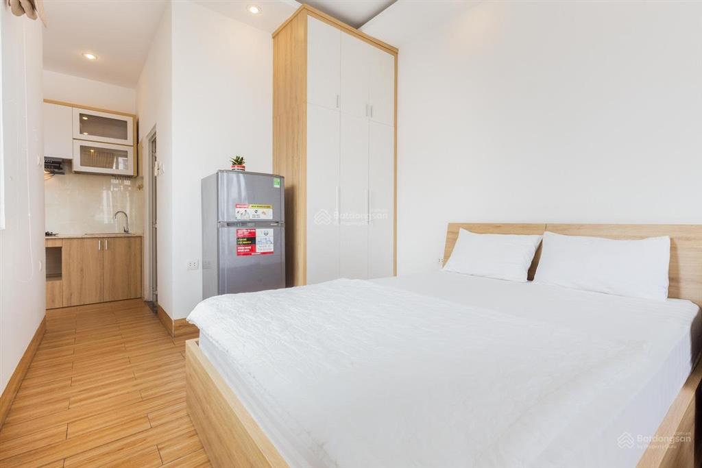 Khai trương studio tách bếp ban công 40m2. máy giặt riêng, thang máy hầm xe. ngay chân cầu qua q1