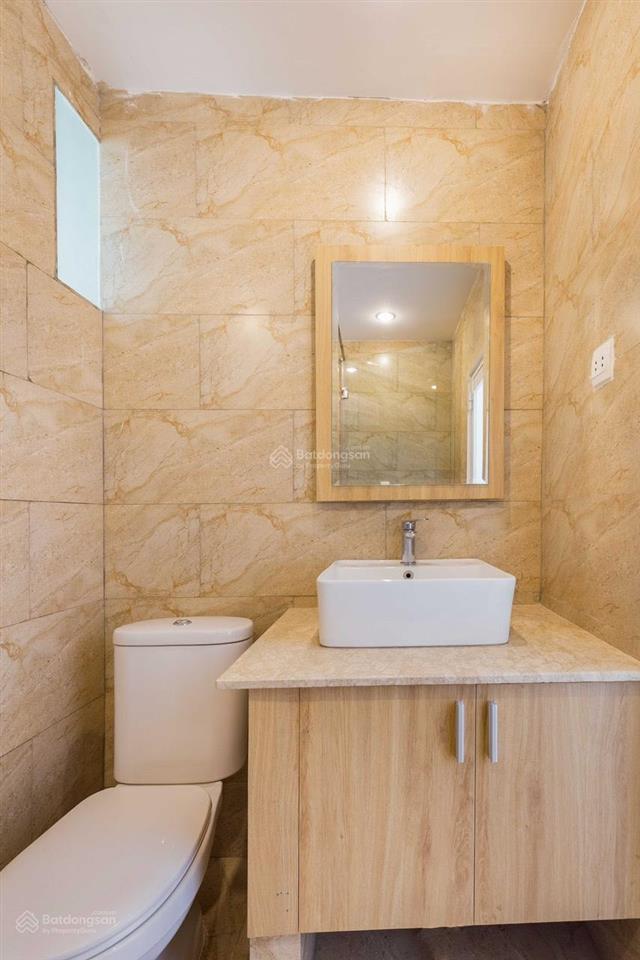 Khai trương studio tách bếp ban công 40m2. máy giặt riêng, thang máy hầm xe. ngay chân cầu qua q1